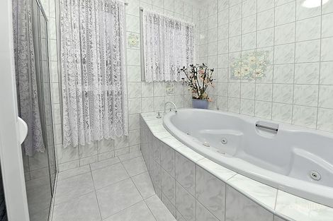 Property photo of 15 Muirs Court Taylors Lakes VIC 3038