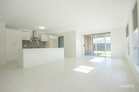 Property photo of 3917 Sandpiper Circuit Aberglasslyn NSW 2320