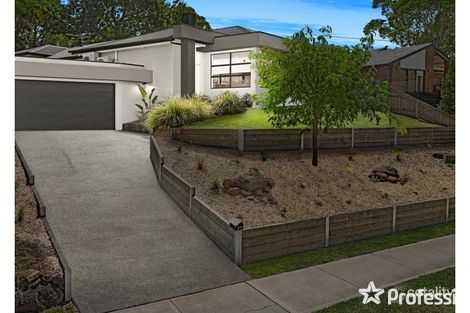 27 Nambour Dr, Mooroolbark, VIC 3138