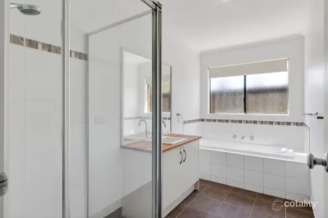 Property photo of 31 Ironbark Way Brookfield VIC 3338