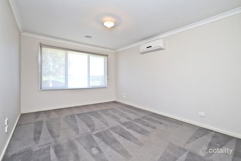 Property photo of 5 Galibier Parade Fraser Rise VIC 3336