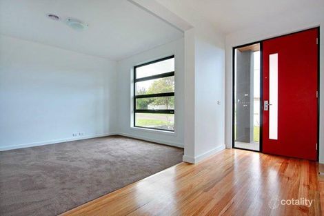 Property photo of 16 Iluka Place Mornington VIC 3931