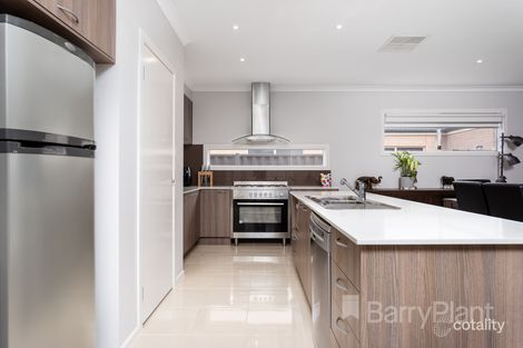 Property photo of 28 Lamington Drive Tarneit VIC 3029