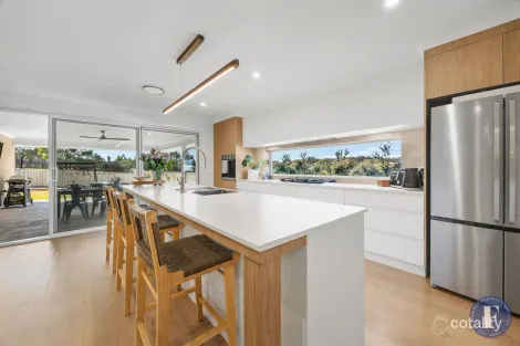 Property photo of 5 Armstrong Place Young NSW 2594