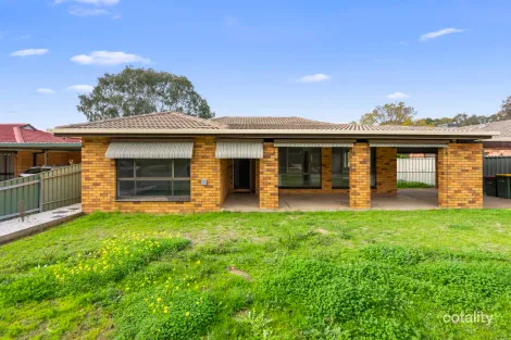 21 Pinaroo Dr, Glenfield Park, NSW 2650