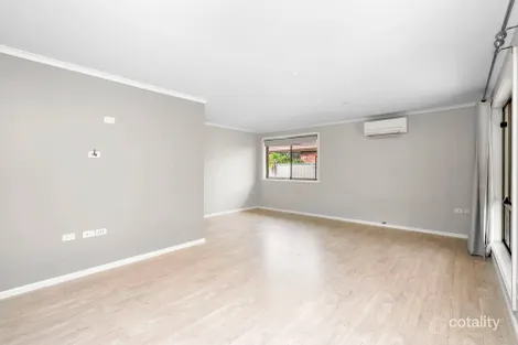 Property photo of 21 Pinaroo Drive Glenfield Park NSW 2650