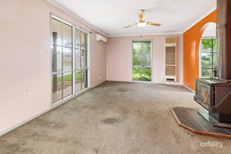 Property photo of 40 Broderick Road Carrum Downs VIC 3201