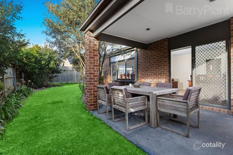 Property photo of 32 Kirrabilli Parade Berwick VIC 3806