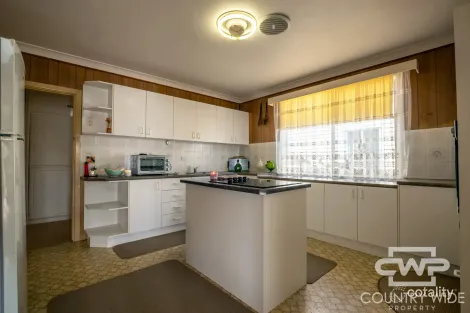 Property photo of 41 Ollera Street Guyra NSW 2365