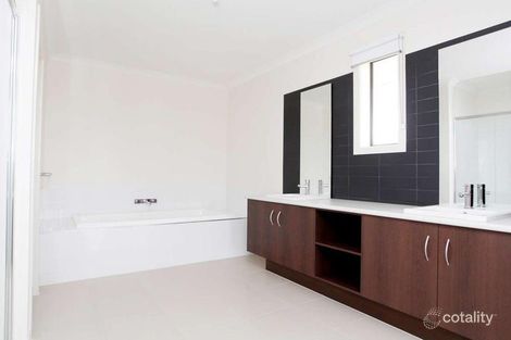 Property photo of 175 Sandhurst Boulevard Sandhurst VIC 3977