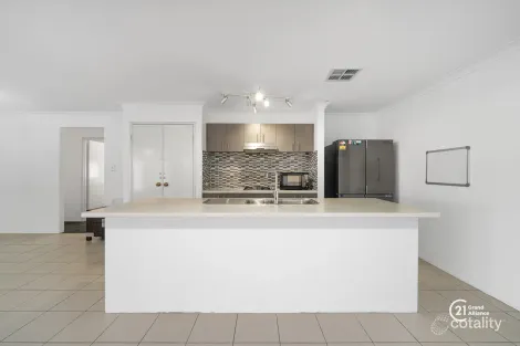 12 Chervil Bend, Wattle Grove, WA 6107
