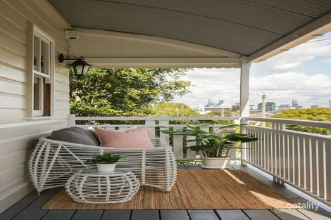 Property photo of 17 Wooloowin Avenue Wooloowin QLD 4030