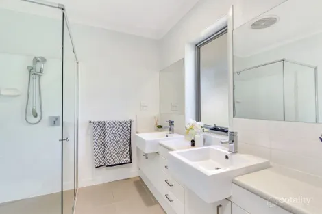 Property photo of 14 Hillside Circuit Chermside West QLD 4032