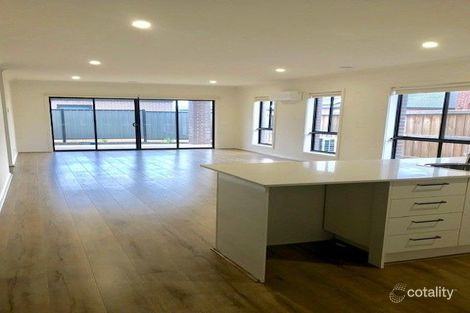 Property photo of 4 Tora Crescent Fraser Rise VIC 3336