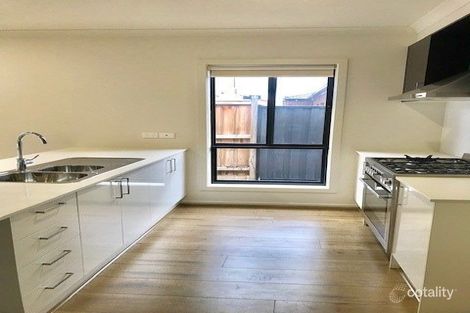 Property photo of 4 Tora Crescent Fraser Rise VIC 3336