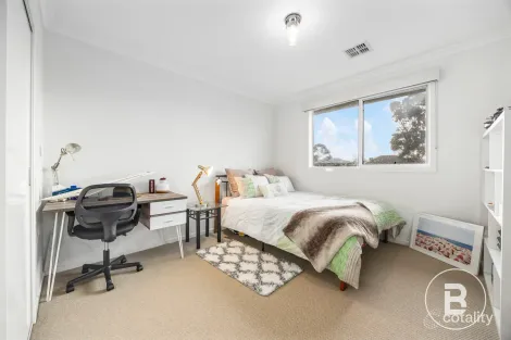 Property photo of 27 Prince Of Wales Boulevard Alfredton VIC 3350