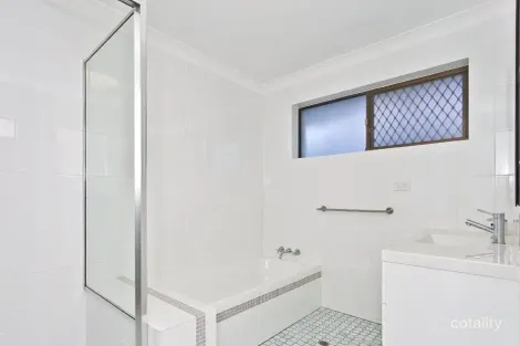 Property photo of 2A Daniel Court Scarborough QLD 4020