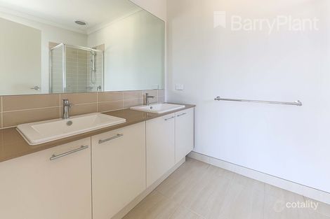 Property photo of 8 Weatherall Way Keysborough VIC 3173