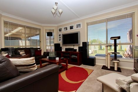 Property photo of 32 Sapphire Crescent Kelso NSW 2795