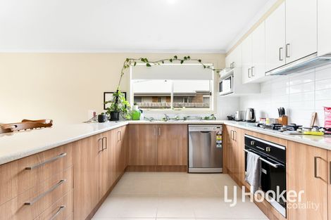 Property photo of 13 Tribuzi Close Pakenham VIC 3810