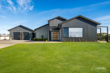 Property photo of 18 Archibald Drive Shelford VIC 3329