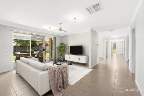 Property photo of 6 Simmons Court Sale VIC 3850