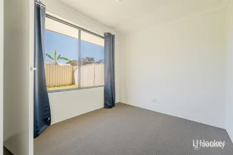 Property photo of 32 Batt Drive Brookdale WA 6112