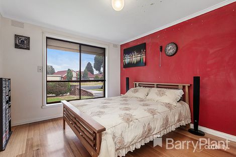 Property photo of 12 Kellaway Crescent Mill Park VIC 3082