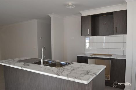 28 Toolern Waters Dr, Weir Views, VIC 3338