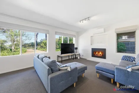 Property photo of 2 Surf Parade Inverloch VIC 3996