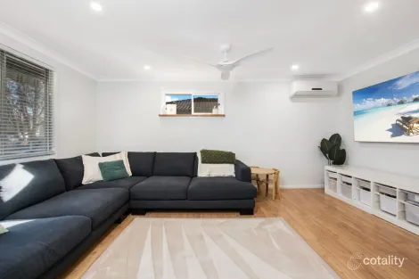 Property photo of 14 Hazel Close Berkeley Vale NSW 2261