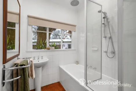 Property photo of 115-117 Commercial Road Mount Evelyn VIC 3796