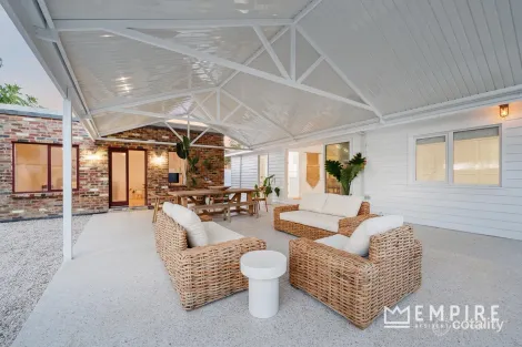 173 Fawcett Rd, Lake Coogee, WA 6166