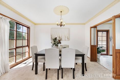 Property photo of 1 Thackeray Quadrant Avondale Heights VIC 3034