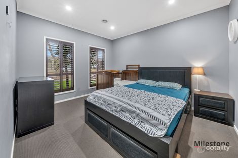 Property photo of 18 White Gum Way Cranbourne North VIC 3977