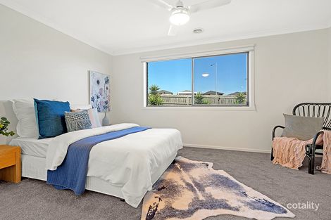 Property photo of 14 Leveque Loop Craigieburn VIC 3064