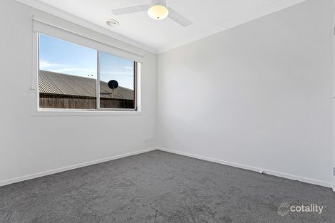 Property photo of 14 Leveque Loop Craigieburn VIC 3064