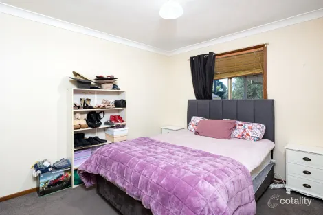 Property photo of 21 Bamarook Crescent Glenfield Park NSW 2650