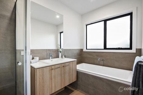 Property photo of 2/3 Bayview Road Mornington VIC 3931