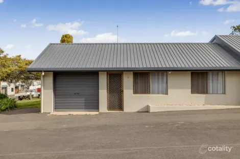 4/7 Stradbroke St, Rockville, QLD 4350