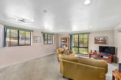 Property photo of 16 Adrian Close Bateau Bay NSW 2261