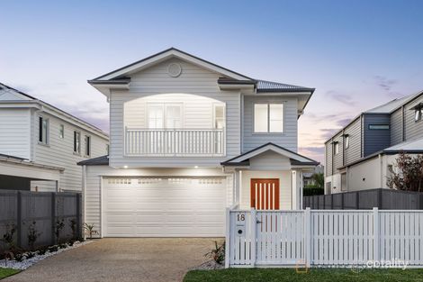 18 Strong Ave, Graceville, QLD 4075