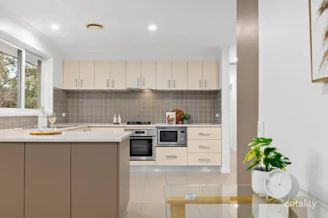 Property photo of 6 Peeler Place Gowrie ACT 2904