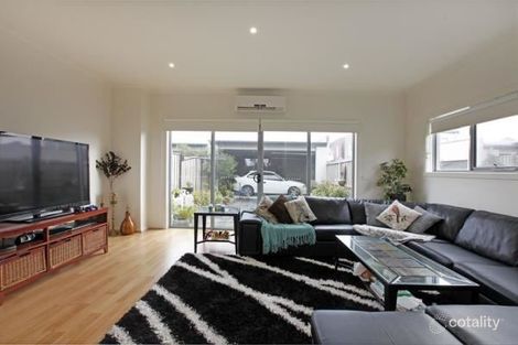 Property photo of 7 Alexander Circuit Craigieburn VIC 3064