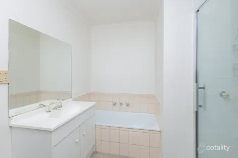 Property photo of 10 Dava Court Kangaroo Flat VIC 3555