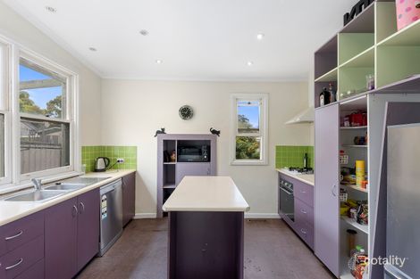 Property photo of 40 Honeysuckle Street Bendigo VIC 3550