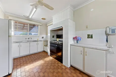 Property photo of 13 Lardner Road Drouin VIC 3818