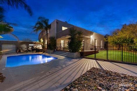 Property photo of 92 Fairholme Boulevard Berwick VIC 3806