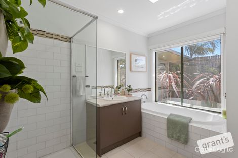 Property photo of 8 Pendle Close Narre Warren South VIC 3805