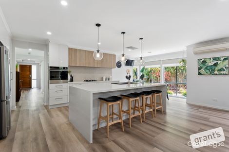 Property photo of 8 Pendle Close Narre Warren South VIC 3805